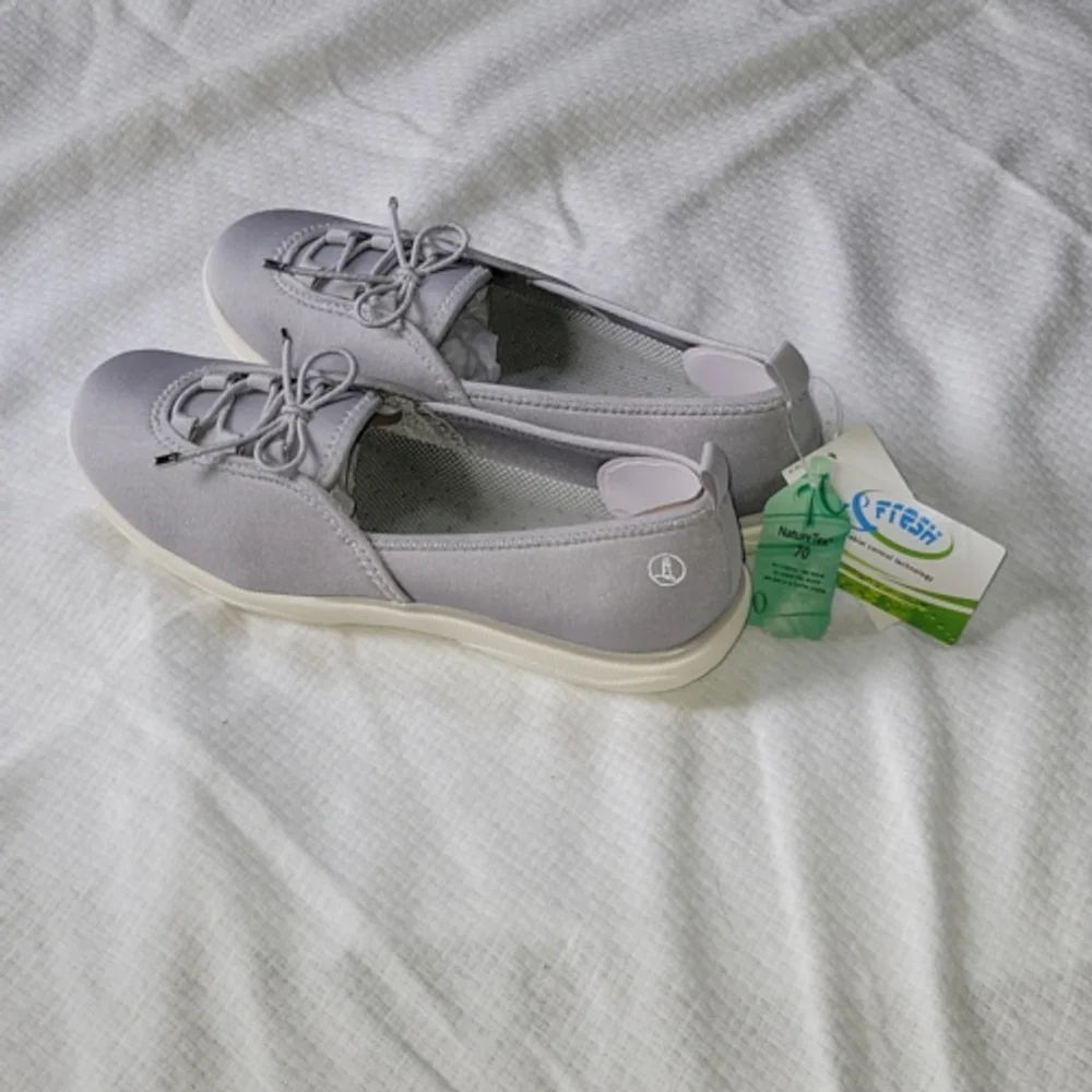 Lands' End Light Gray Water Shoes Slip-on Size 8B NWT